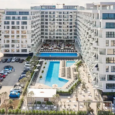 La Cappuccina - Infinity Pool & Appartement Năvodari
