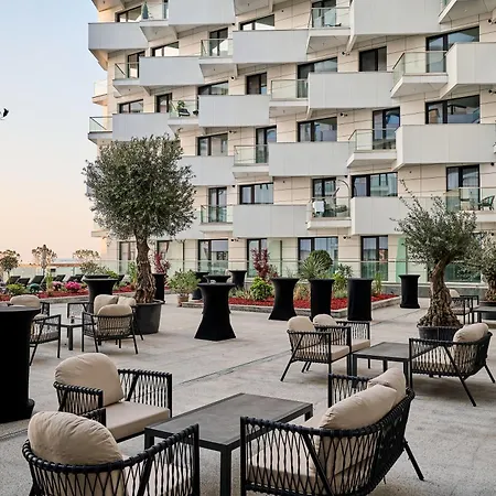La Cappuccina - Infinity Pool & Appartement Năvodari