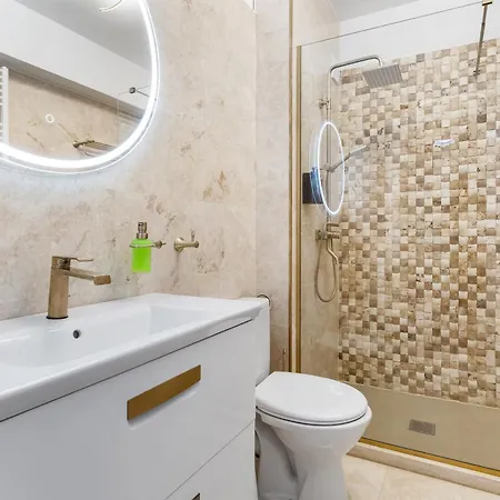 La Cappuccina - Infinity Pool & Appartement Năvodari